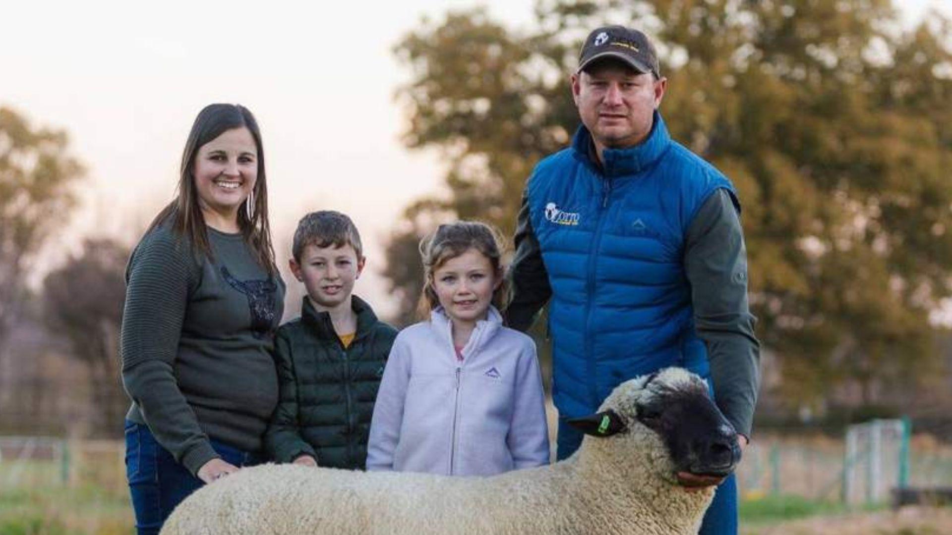 Vier Kampioene, Een Kroon: Lamb Champs se Laaste Stryd by Nampo