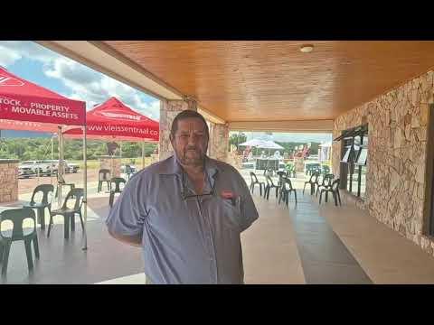 Carl van Vleissentraal gesels oor die Mambushi en Vriende veiling