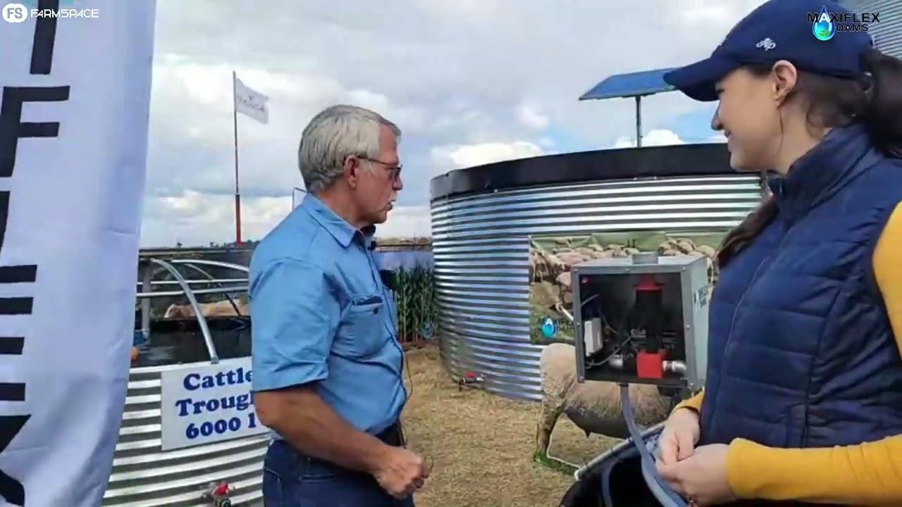 Riaan van Maxiflex Dams gesels oor sy "supplement dispenser" by Nampo 2022.