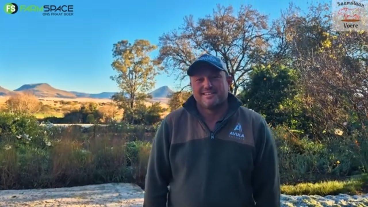 Hoe kan jy die gras/veld se proteïen waarde vir jou beeste behou? Roland vertel oor Saamstaan Voere.