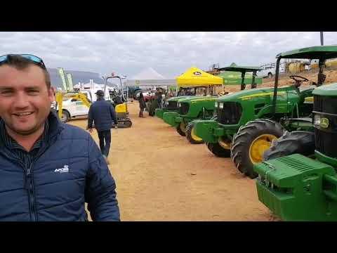 Hier is trekkers, grondverskuiwings masjinerie, spuite en nog meer by die Namaqua Boeredag 2022.