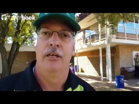 Gesels bietjie met Koos Nel van Old Mutual op Nampo.