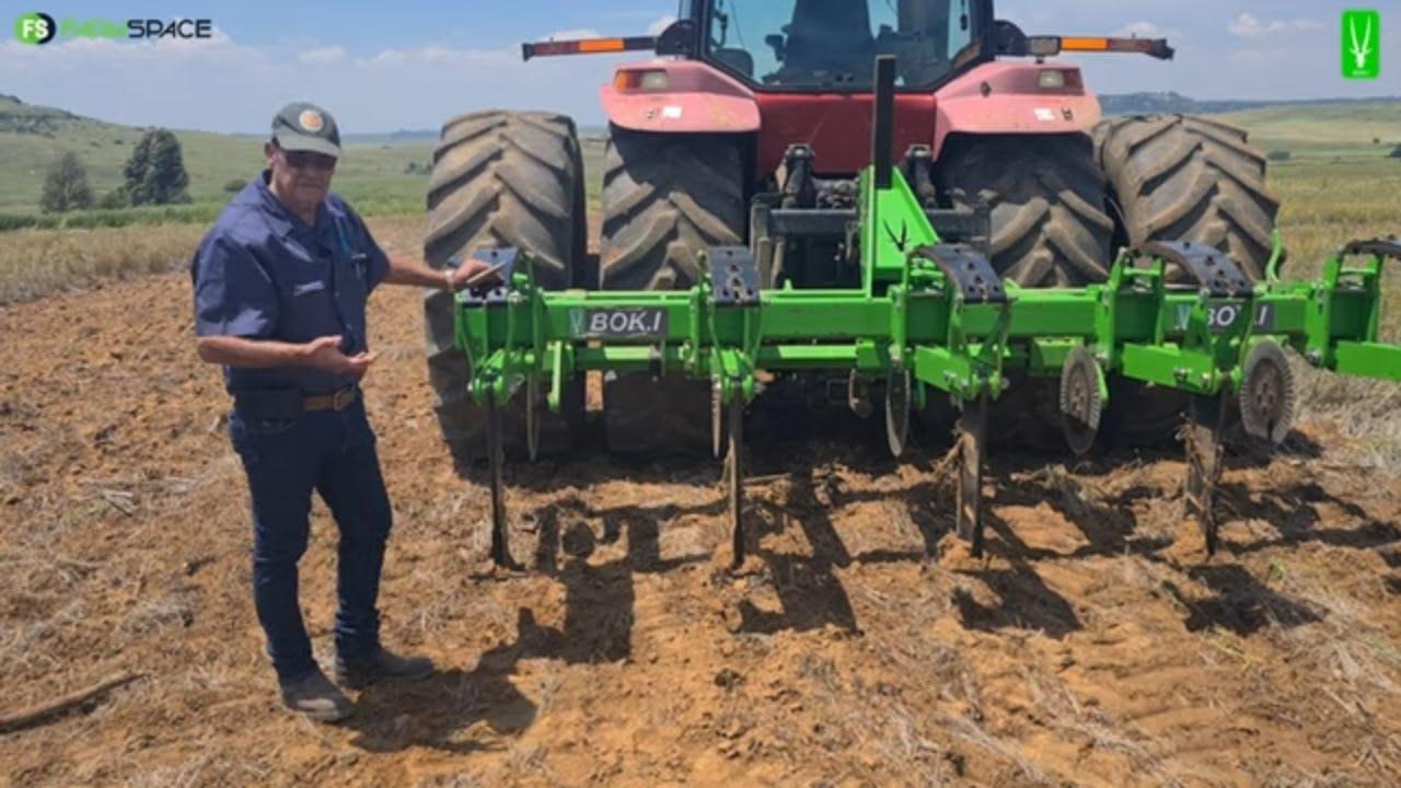Kan 'n Bok Implement 76cm inline ripper die grond beter breek as 'n C-tand op 40cm?