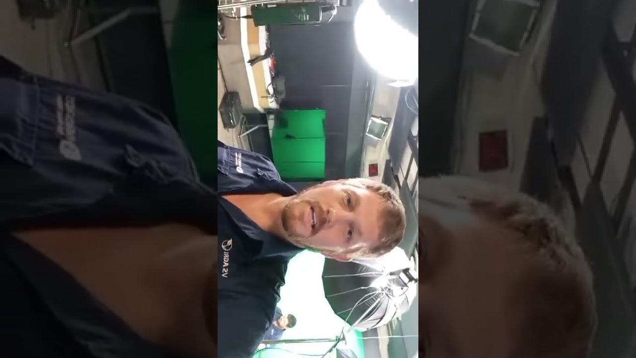Regstreeks agter die skerms van die Kwaliteit Trekker en Implement Veiling Sonder Grense