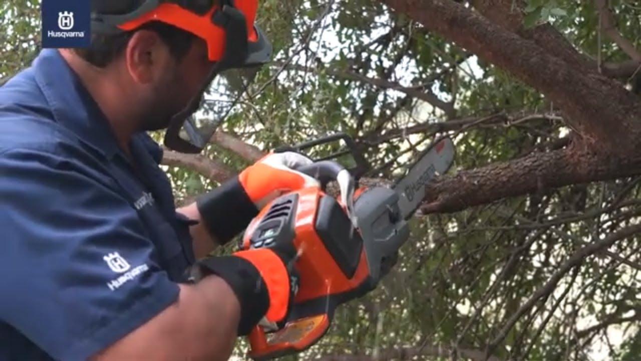 How to Husqvarna - How to cut a tree with a chainsaw