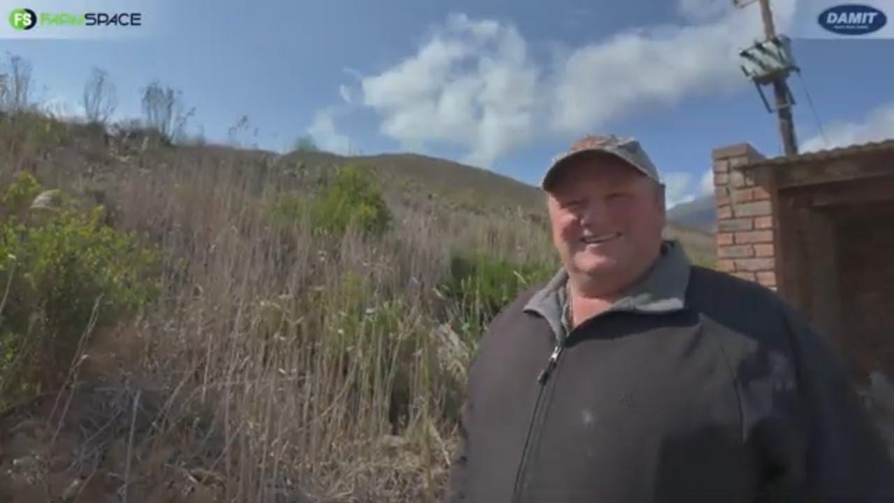 So sukkel jy met 'n damwal wat lek? Piet vertel ons meer hoe hy Damit Dam Sealer gebruik het.