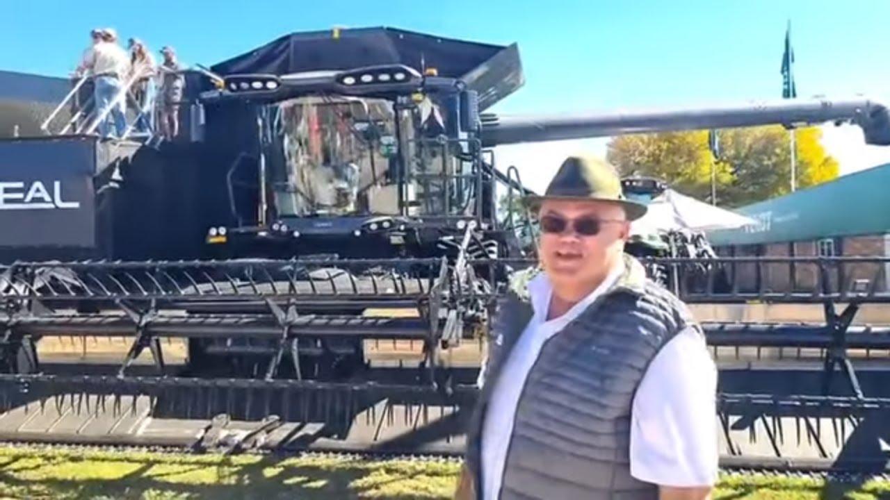 Ons draf die verbeterde Fendt IDEAL stroper deur hier op Nampo 2026