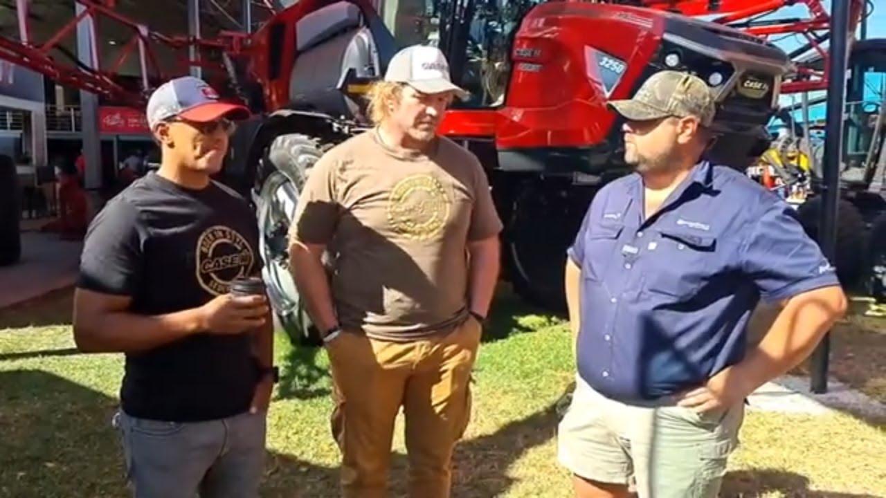 Van alle plekke praat ons rugby hier by Case IH SA op NAMPO 2024.