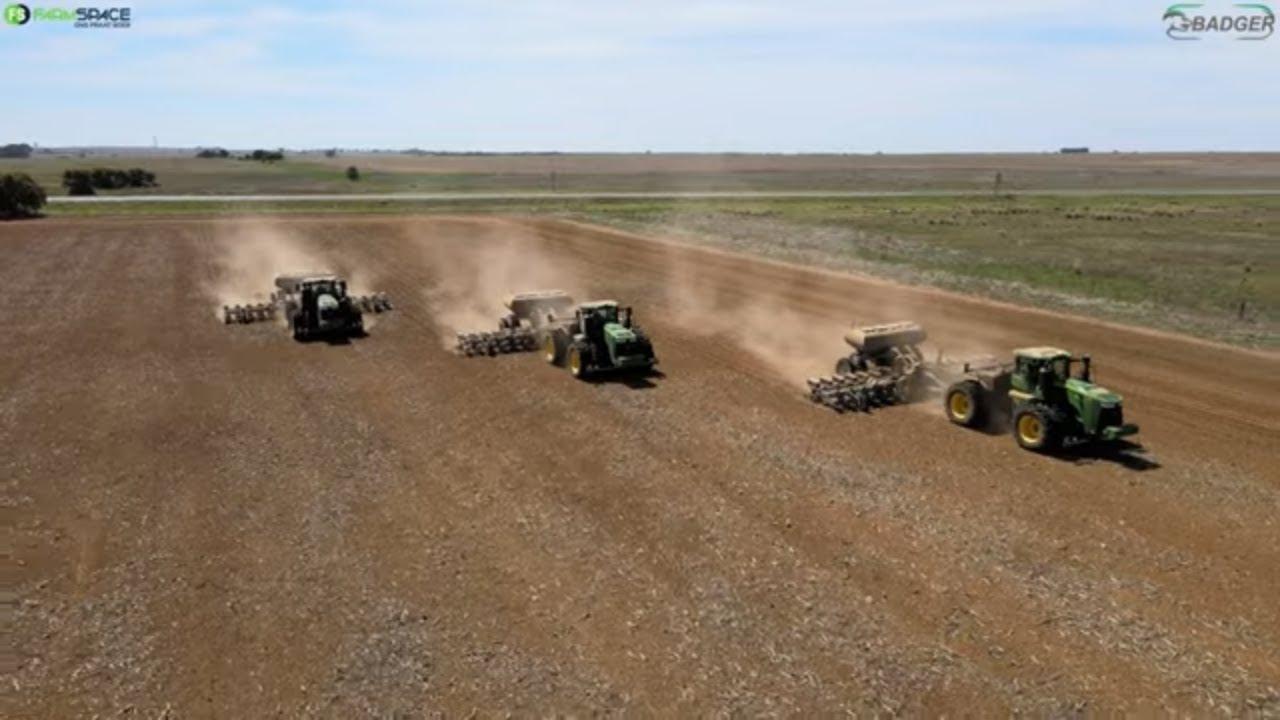 3 Badgers in 'n land! Christo van Koppies vertel ons meer hoe die Eco-Till vog delf.
