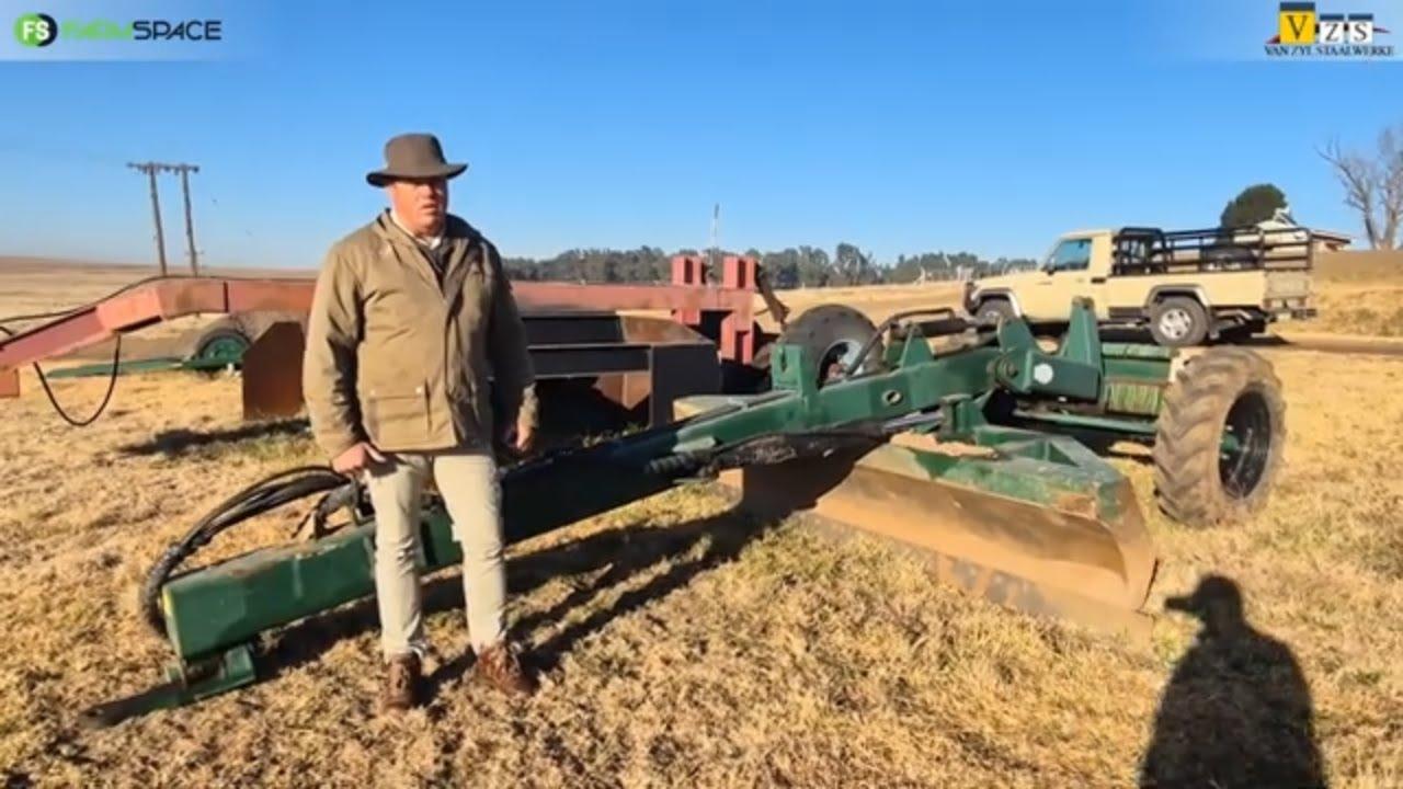 Hoe maak jy in nat jare met jou paaie? Henk vertel meer oor Van Zyl Staalwerke se skraper.