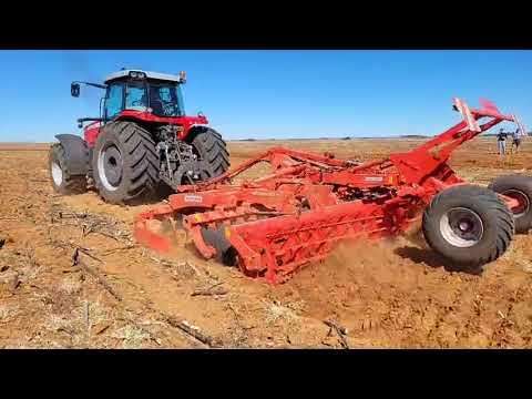 OVK en Engen SA gee vir ons 'n grond toerusting demonstrasie.
