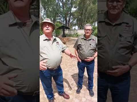 Nobbie Marais en Schalk Greyling by die Pinzgauer PinZ²yl Cattle Breeders Society of SA se boeredag.