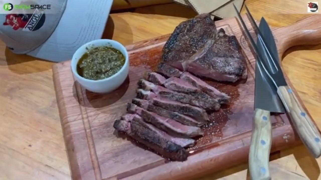 Kyk terug na heerlike Angus steak!