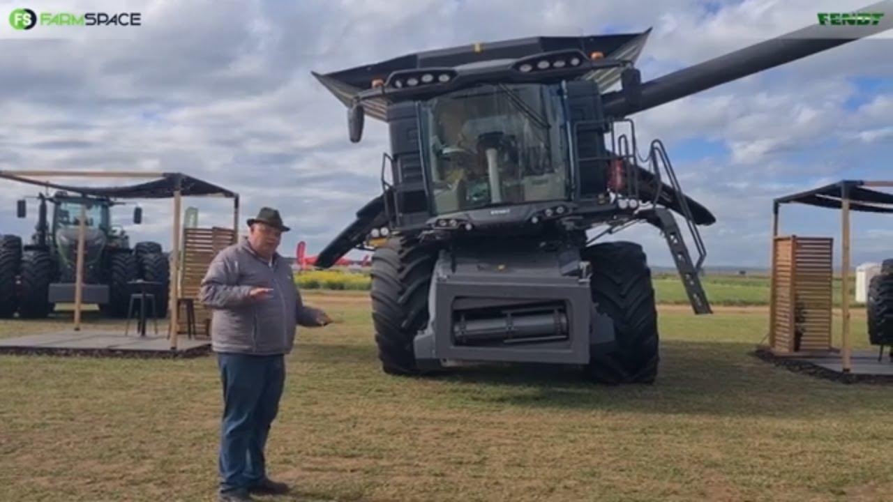 Fendt is vir die eerste keer op NAMPO Kaap 2024, ons kyk na die 1050 trekker en 'n skewe stroper.