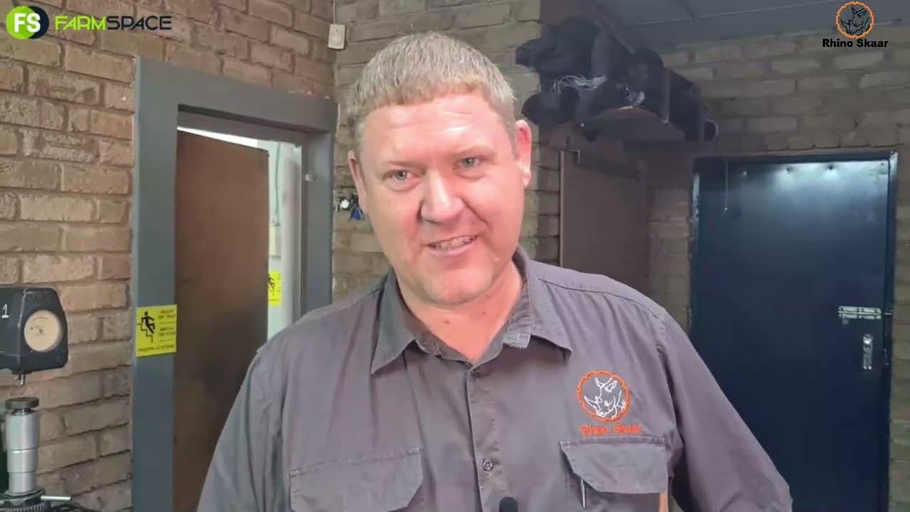 Weet jy hoe 'n skaar vervaardig word? Jano van Rhino Skaar vat ons deur hulle fabriek.