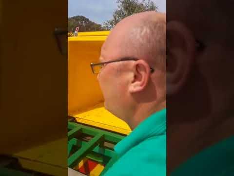 Kuilvoer van gewone parkie gras. Kom ons kyk. Bio Pac'r - ALFA Expo 2017